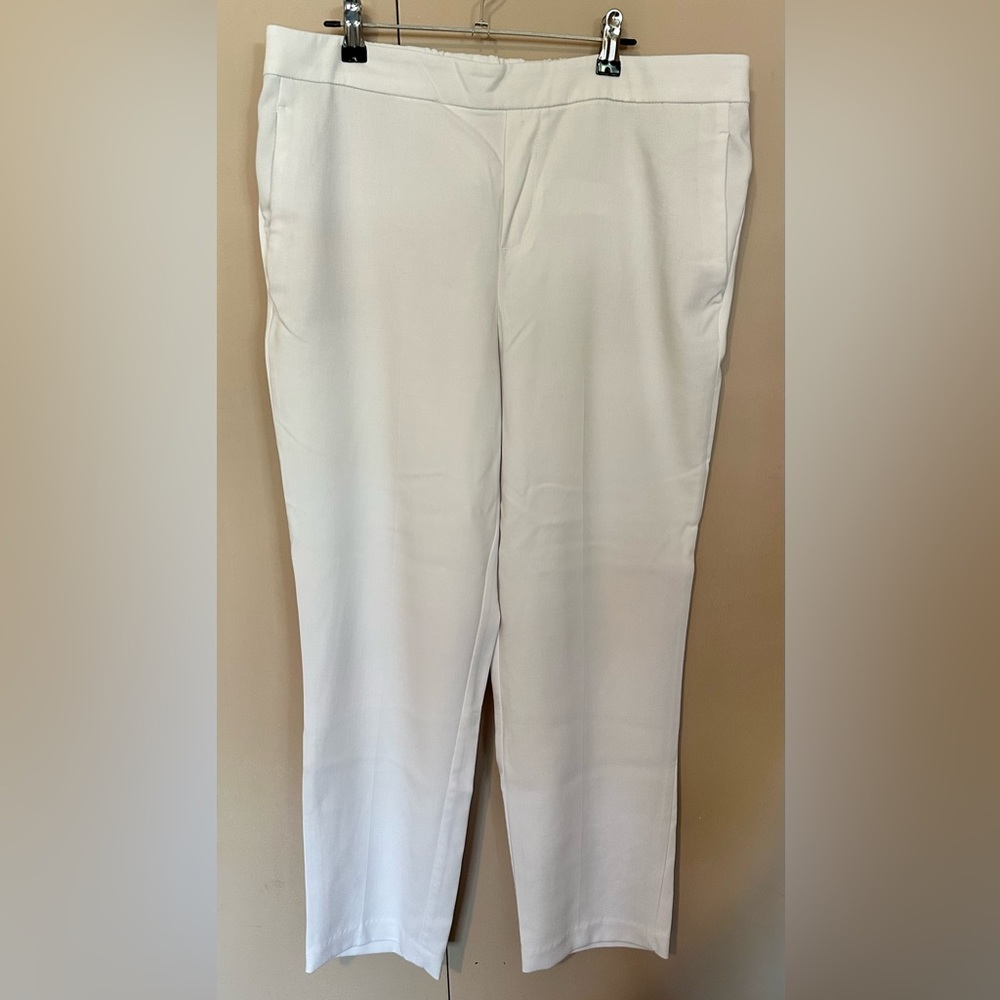 Old Navy White summer weight pull on pants with side pockets.